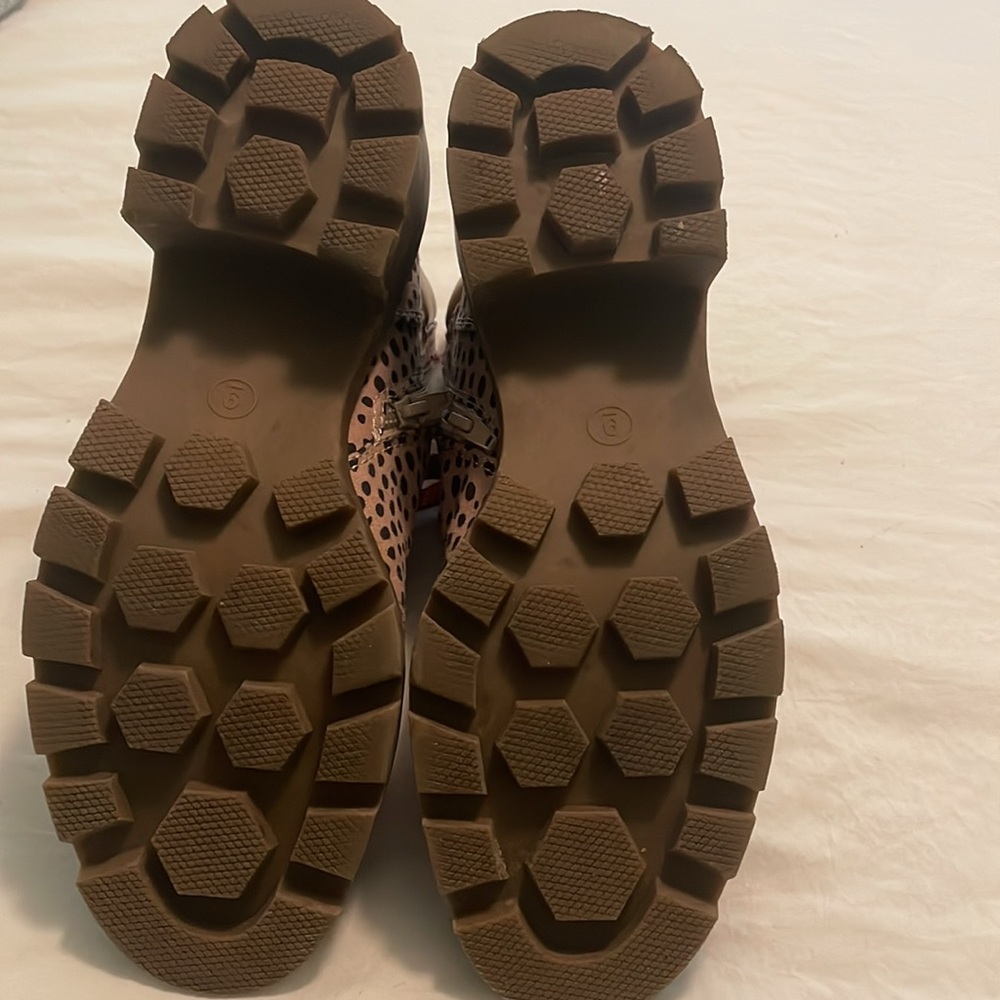 Universal Threads Cheetah Pattern Boots Size 9 - image 5